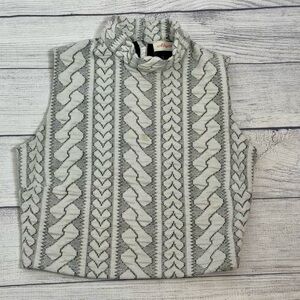 Alythea Women's Knit Cropped top Size M Gray Cream Pattern Sleeveless